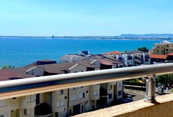 Widok na morze z tarasu mieszkania w kompleksie Lazur