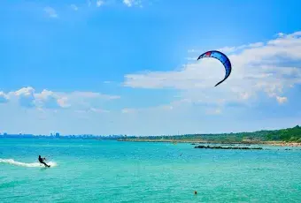 Kitesurfing na morzu w Bułgarii