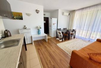 widok na salon i aneks kuchenny