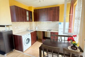 widok na salon i aneks kuchenny