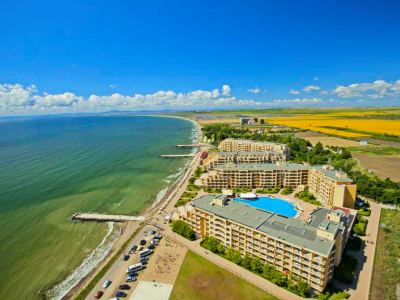 Widok na morze i kompleks Midia Grand resort
