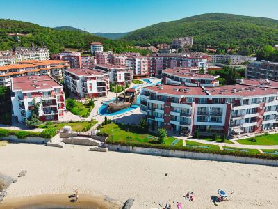Plaża i fasada kompleksu