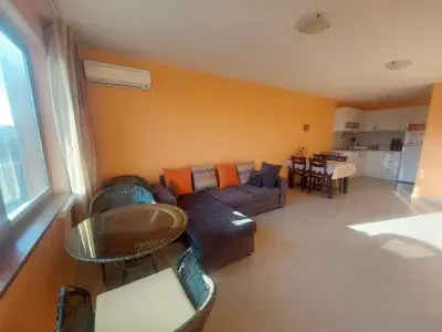 wyposażony pokój dzienny 