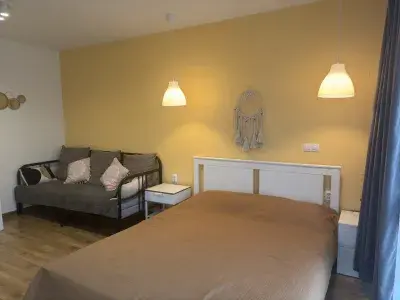 Łóżko i sofa