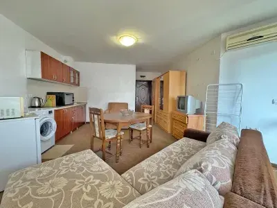 Studio w Perla: salon, kuchnia i jadalnia, meble