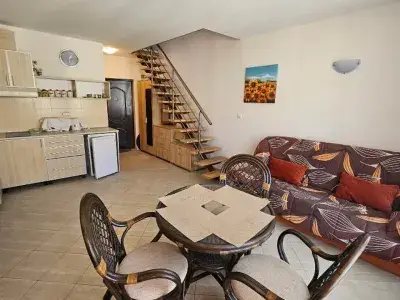 Amber Beach | Dwupoziomowy apartament: salon, kuchnia