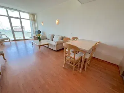 Nirvana Grand Hote| Apartament nad morzem: Salon, kuchnia