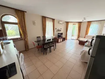 Summer Dreams | Trzypokojowe mieszkanie: Salon, kuchnia