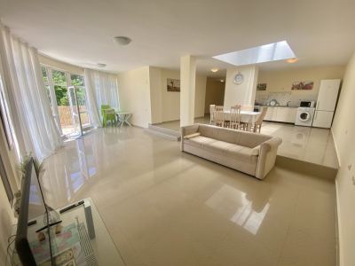 Budynek mieszkalny bez opłaty | Przestronny apartament z widokiem na morze w Sveti Vlas