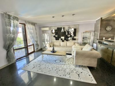 Mieszkanie typu maisonette w kompleksie Esteban