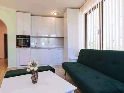 Vodenitsa | Czteropokojowy apartament nad morzem z prywatnym ogródkiem w Świętym Własie