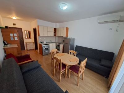 widok na salon i kuchnie 