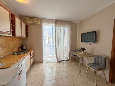 Słoneczny Brzeg | Dwupokojowe mieszkanie w dzielnicy Mladost — gotowy do zamieszkania apartament nad morzem