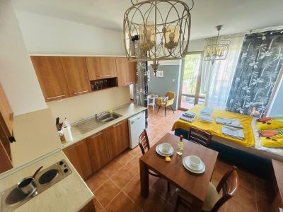 widok na salon i kuchnie