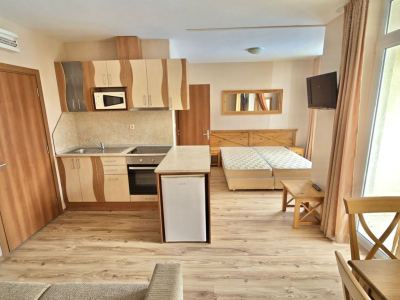 Dawn Park | Trzypokojowy apartament z widokiem na basen w Słonecznym Brzegu