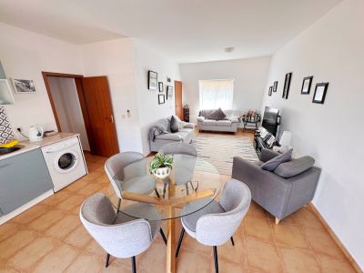 widok na salon i kuchnie