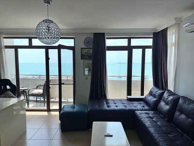 studio z panoramicznym widokiem na morze