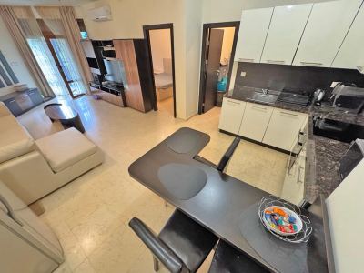 widok na salon i aneks kuchenny