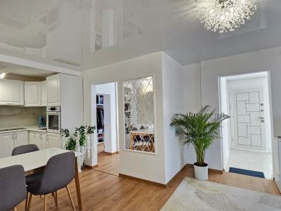 Dom po kapitalnym remoncie z garażem - salon