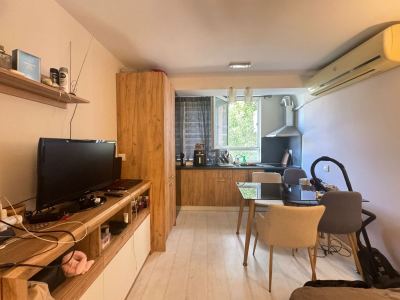 widok na salon i aneks kuchenny
