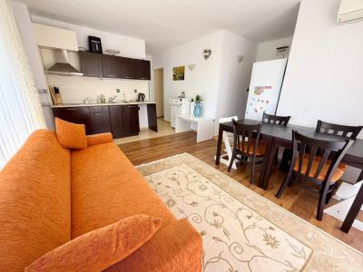 widok na salon i kuchnie