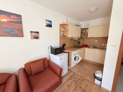 widok na salon i aneks kuchenny
