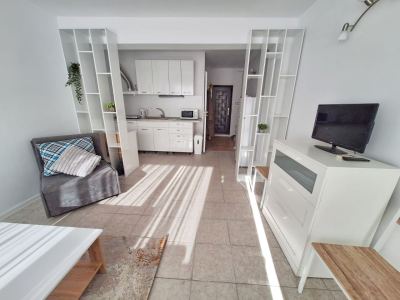 widok na pokój i kuchnie