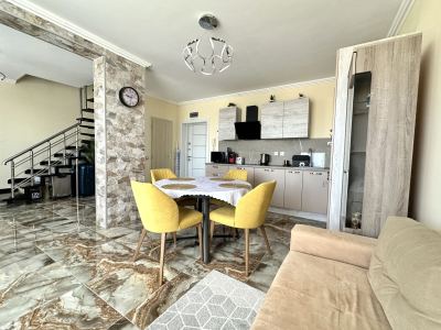 dwupoziomowy apartament dwupokojowy 