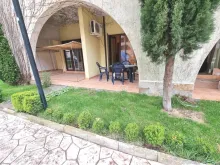 Zdjęcie ogródka przed tarasem