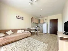 Pokój dzienny z umeblowaniem