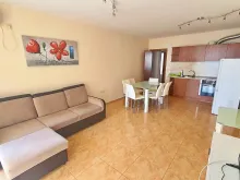 Sofa i stolek z krzesłami