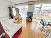 Sofa i Stolik z krzesłami