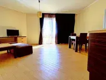 Stolik z krzesłami telewizor