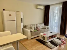 Lodówka i sofa