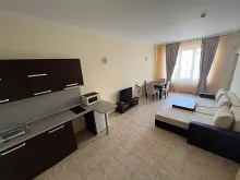 Pokój dzienny z umeblowaniem