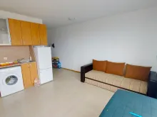 Sofa i kuchnia