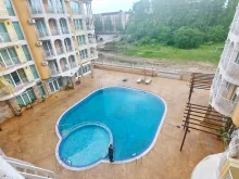 widok na basen z tarasu