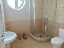łazienka z toaleta