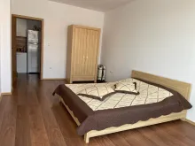 łóżko w sypialni
