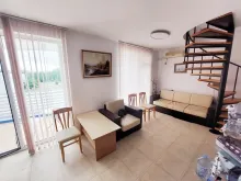 Pokój dzienny z meblami