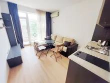 Stolik z krzesłami i Sofa