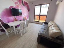 sofa , stół z krzeslami