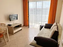 Telewizor i sofa