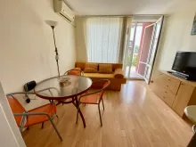 telewizor, komoda,stolik, krzesła, sofa