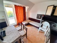 sofa w pokoju dziennym