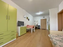 Pokój dzienny z meblami