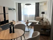 segment pokojowy, stolik obiadowy, sofa narozna