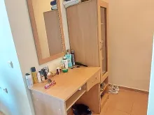 szafka z lustrem na przedpokoju