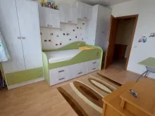 łózko dziecięce, szafa, biurko