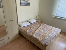 łóżko w sypialni